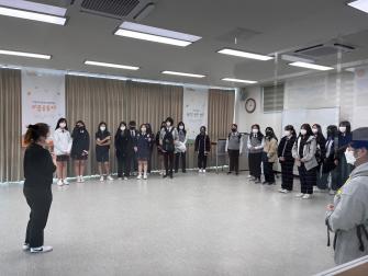 청신여자중학교 견학 이미지